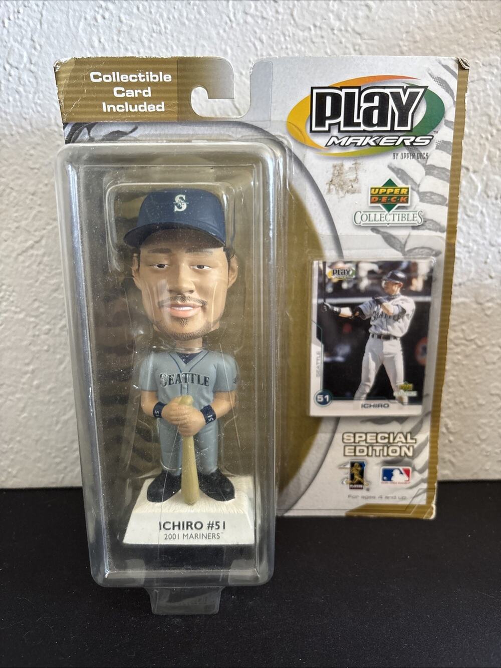 Upper Deck Play Makers VTG 2001 Ichiro #51 Bobblehead & Collectible Card Sealed